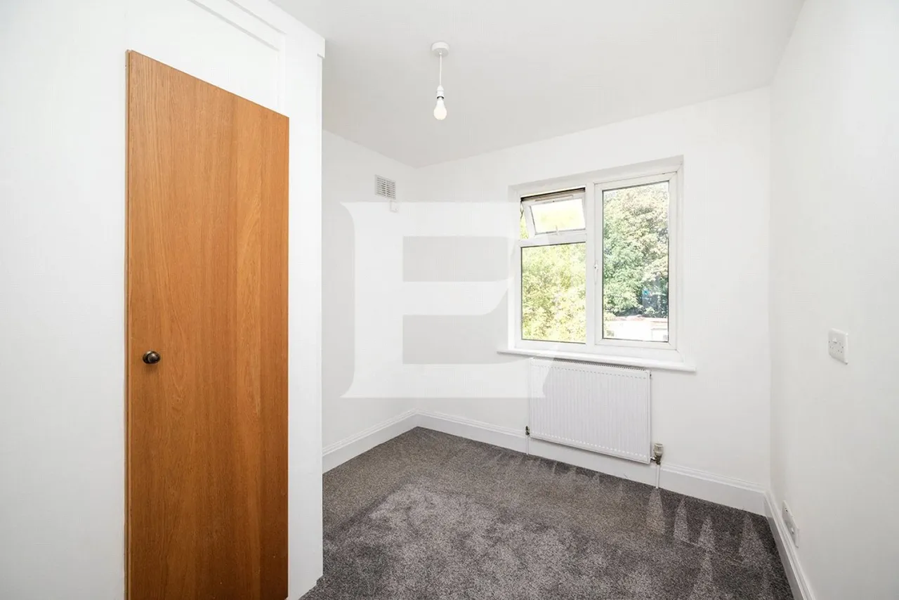 Fairfield Crescent, Edgware, HA8, photo 16