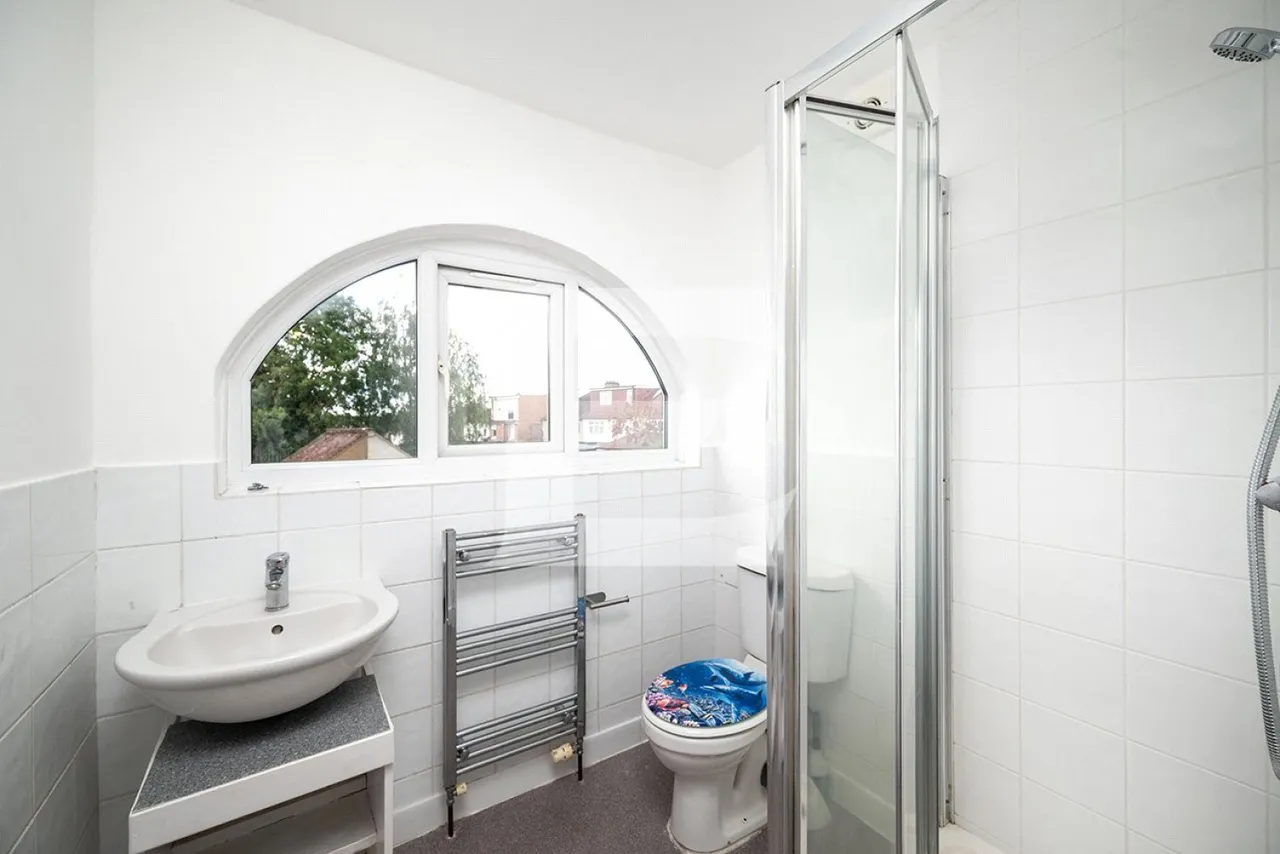 Fairfield Crescent, Edgware, HA8, photo 8