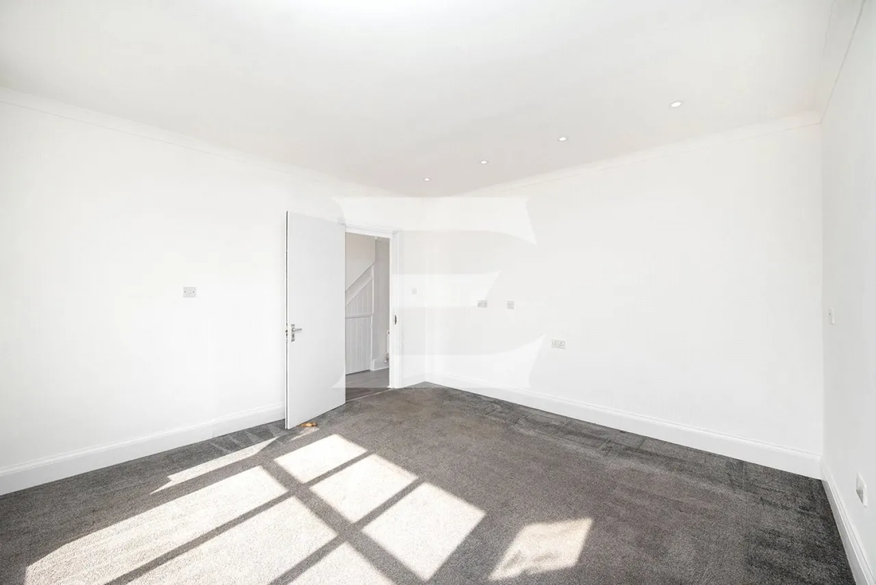 Fairfield Crescent, Edgware, HA8, photo 12