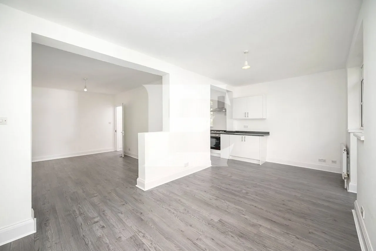Fairfield Crescent, Edgware, HA8, photo 13