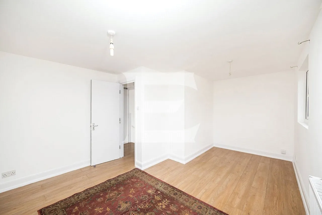 Fairfield Crescent, Edgware, HA8, photo 18