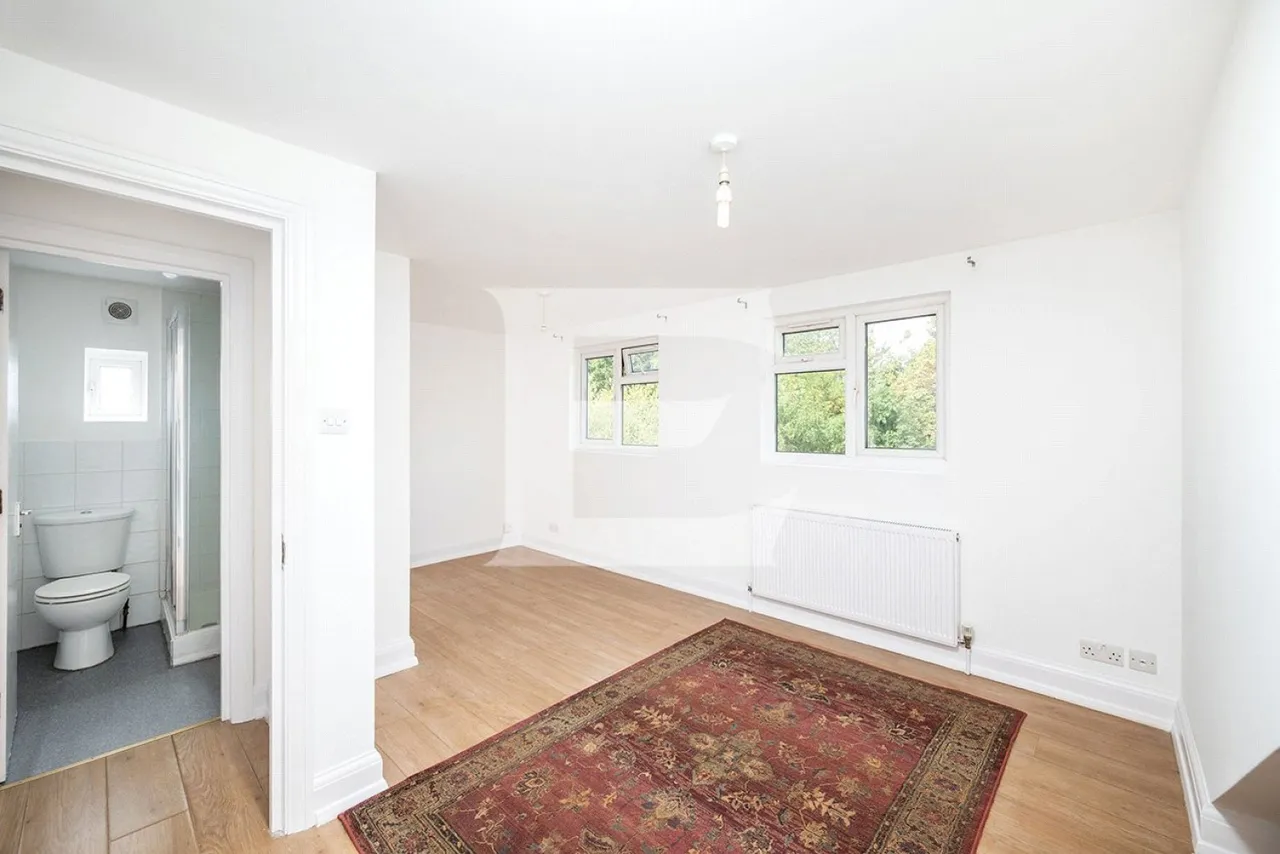 Fairfield Crescent, Edgware, HA8, photo 9