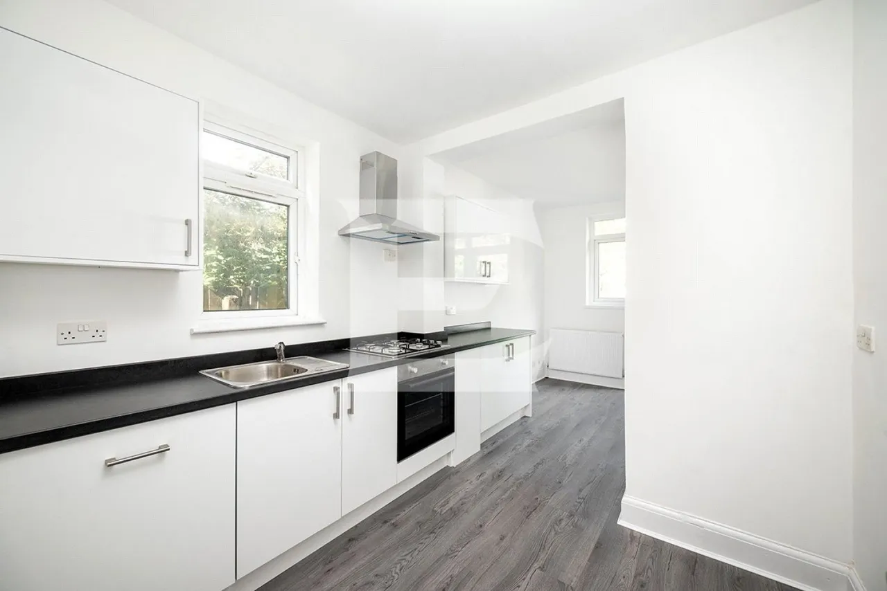 Fairfield Crescent, Edgware, HA8, photo 2