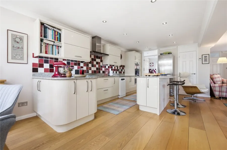 House Under Offer with 3 bedrooms in Saffron Walden, CB10, photo 2