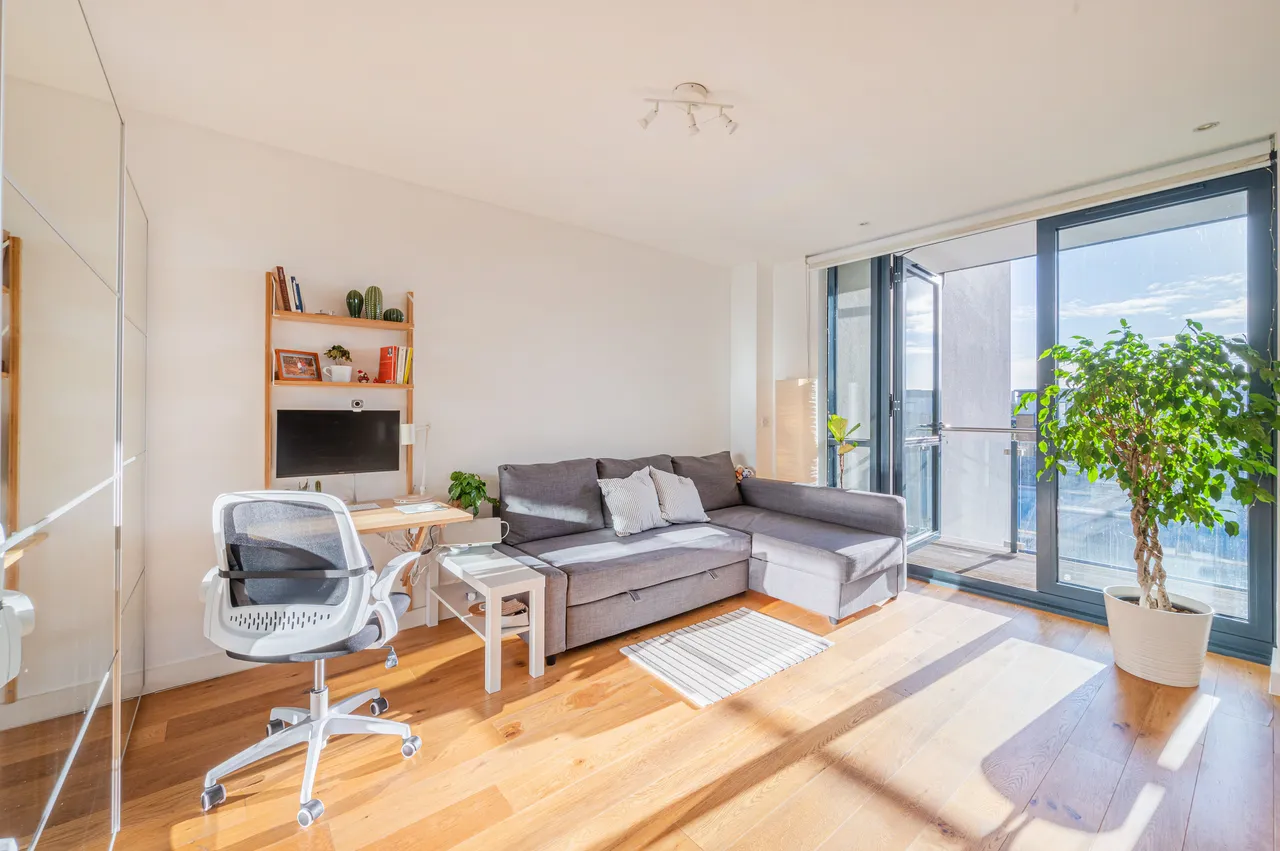 Flat 43, 1 Forge Square, London, photo 3