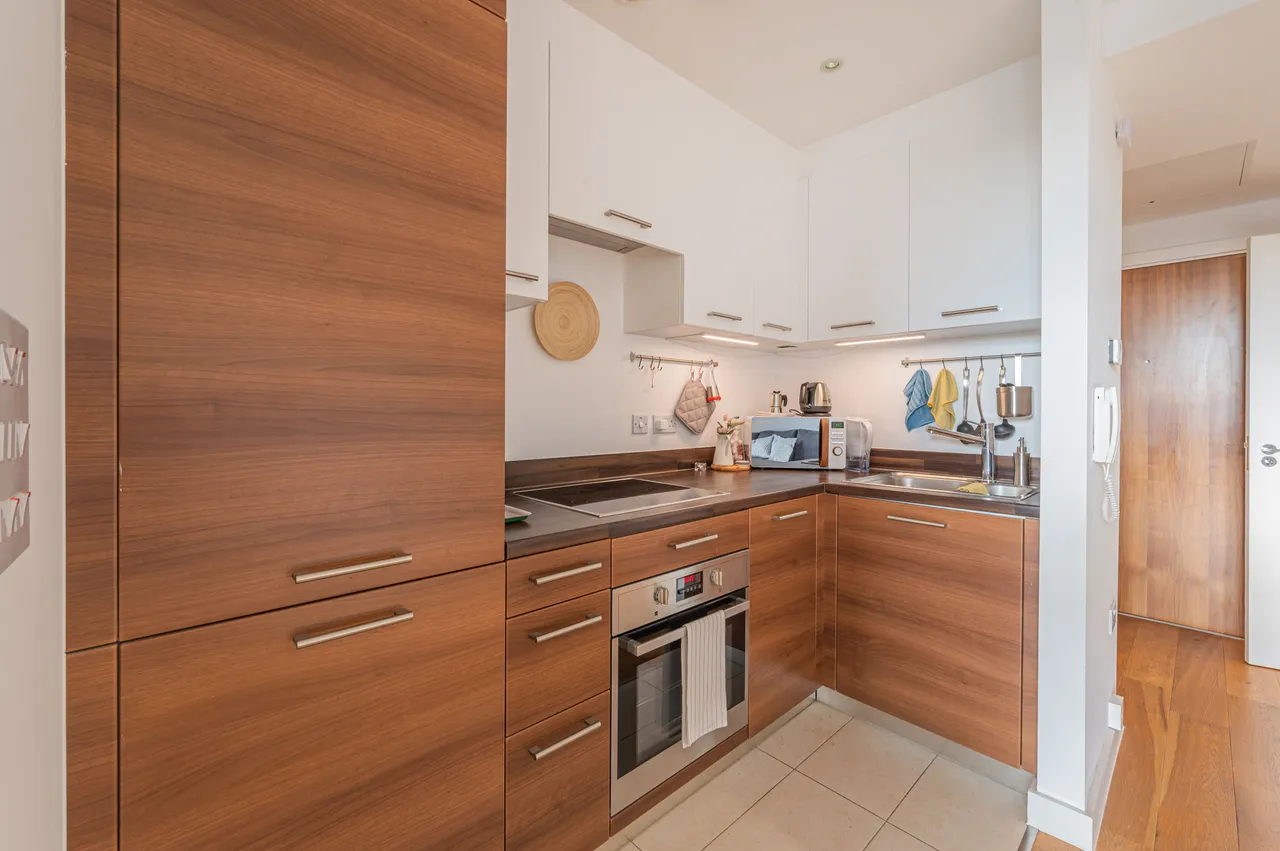 Flat 43, 1 Forge Square, London, photo 2