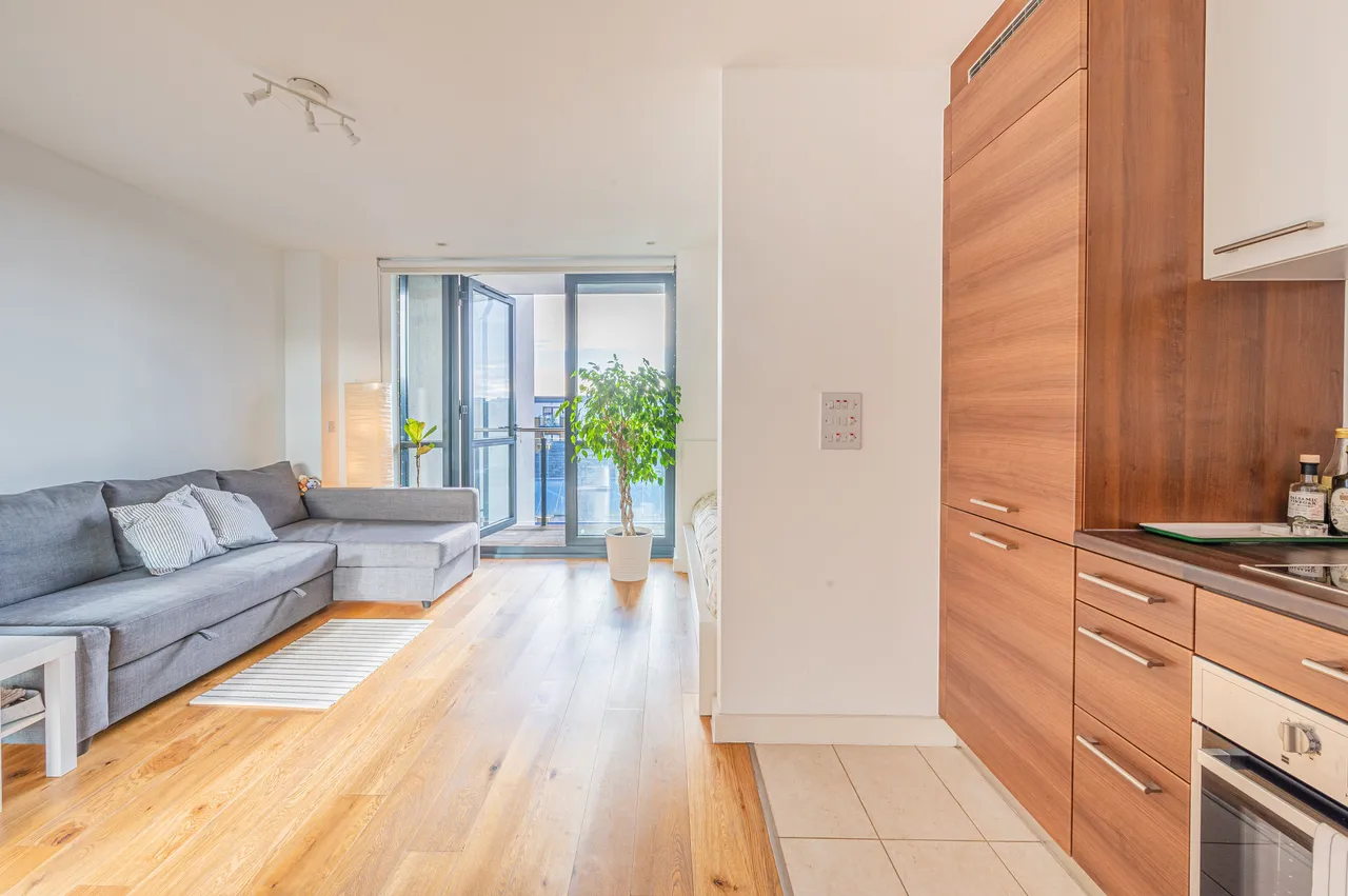 Flat 43, 1 Forge Square, London, photo 6