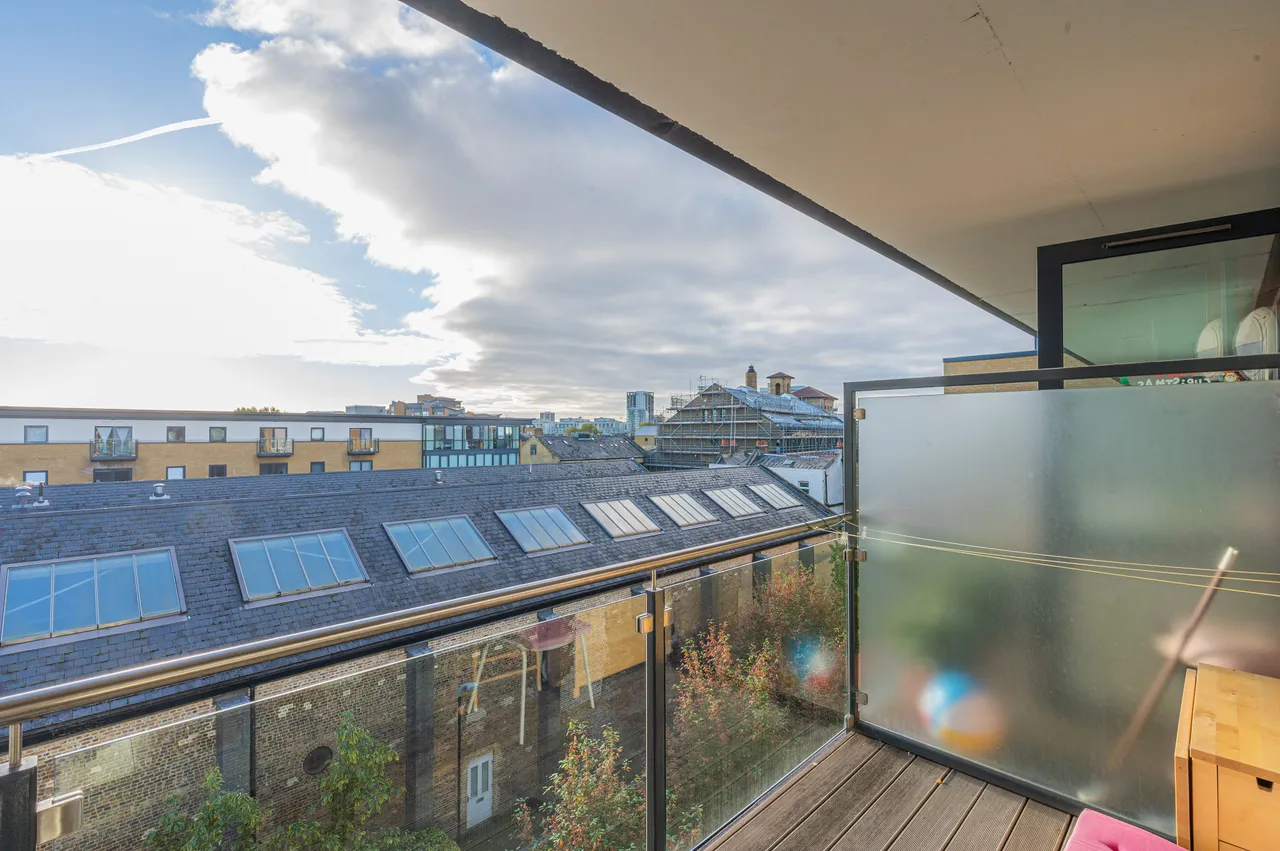 Flat 43, 1 Forge Square, London, photo 4