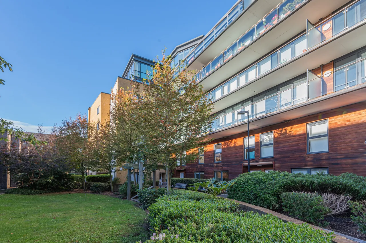 Flat 43, 1 Forge Square, London, photo 5