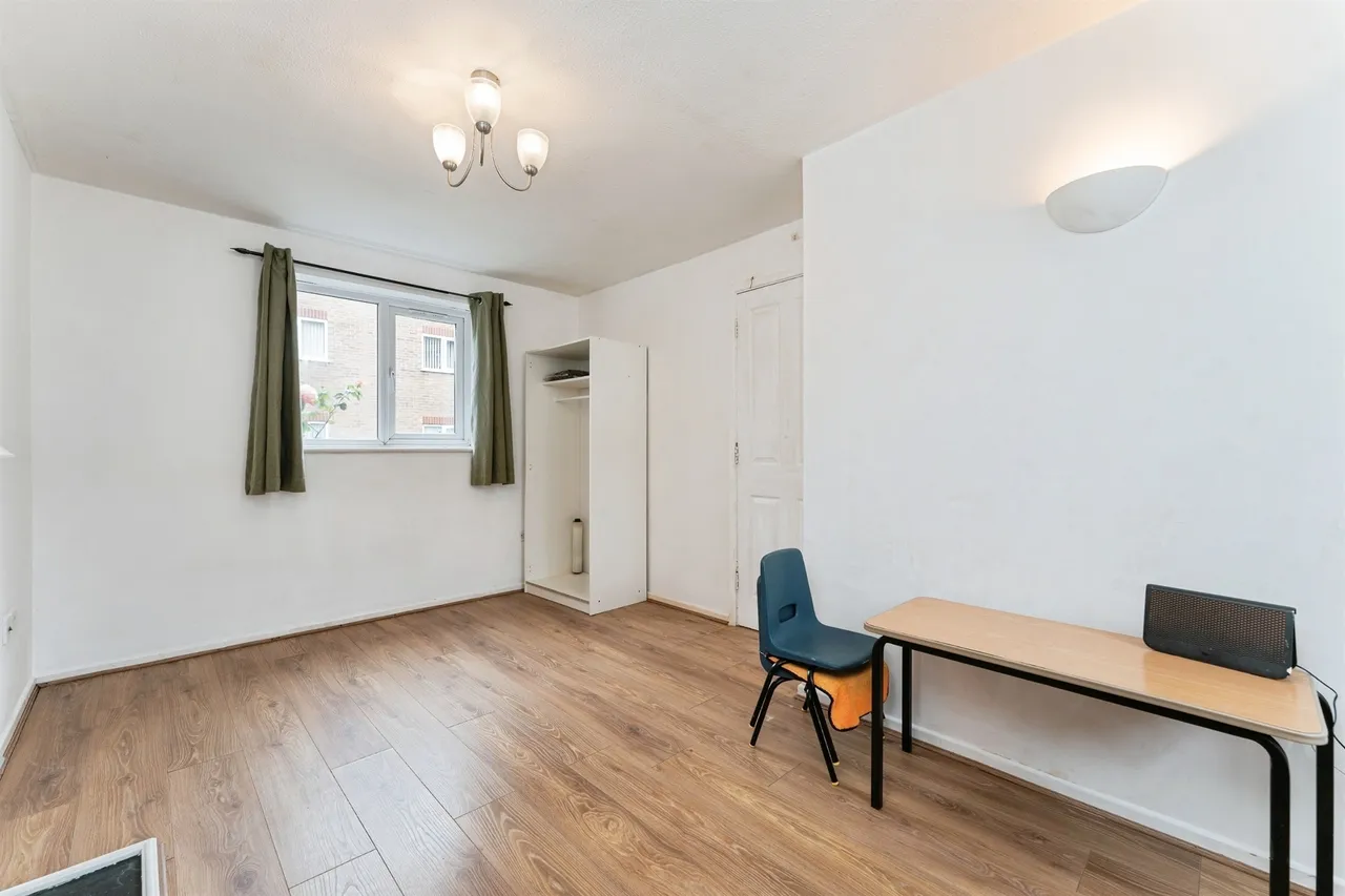 Mortons Court, March, photo 6