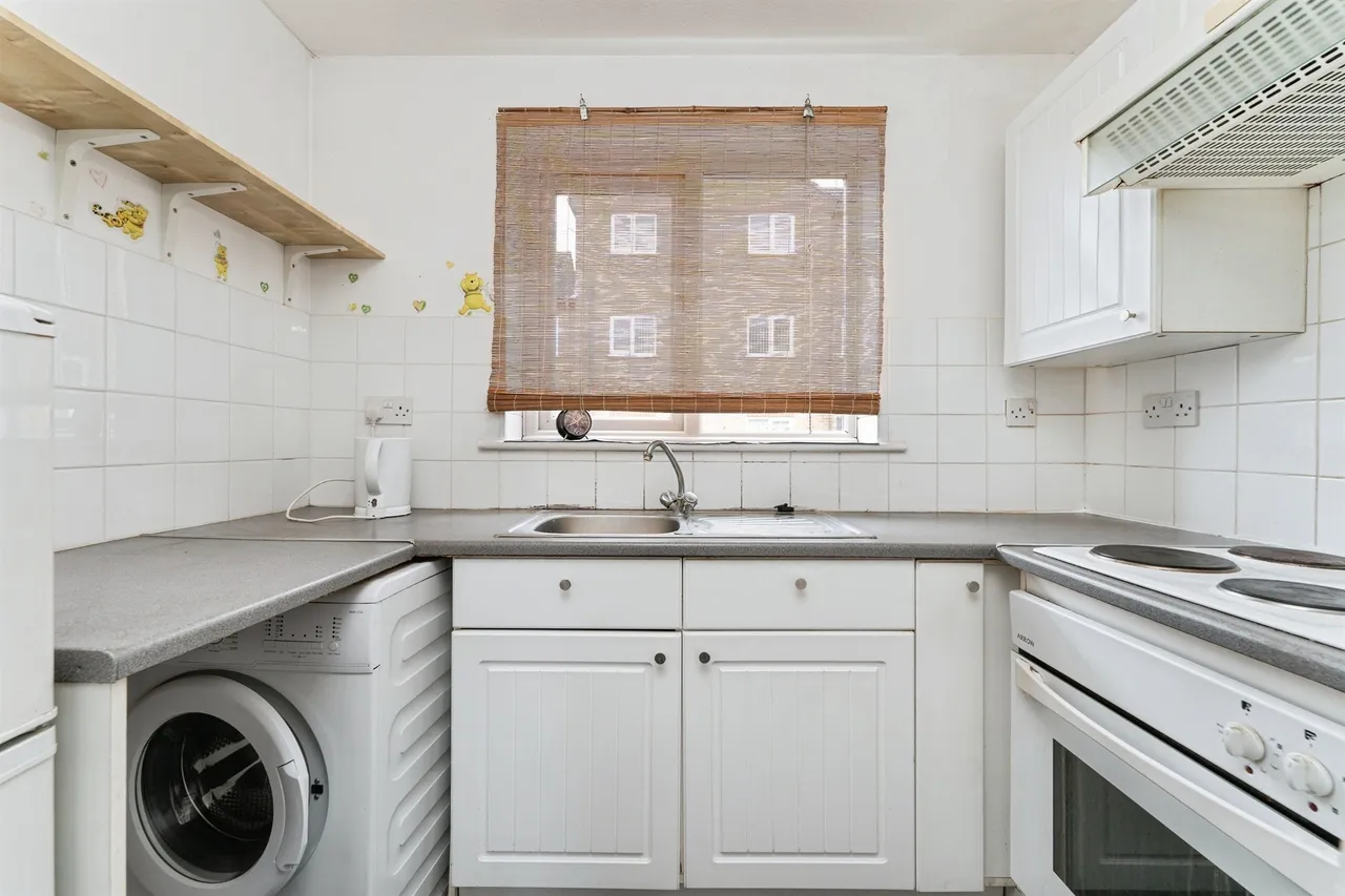 Mortons Court, March, photo 7