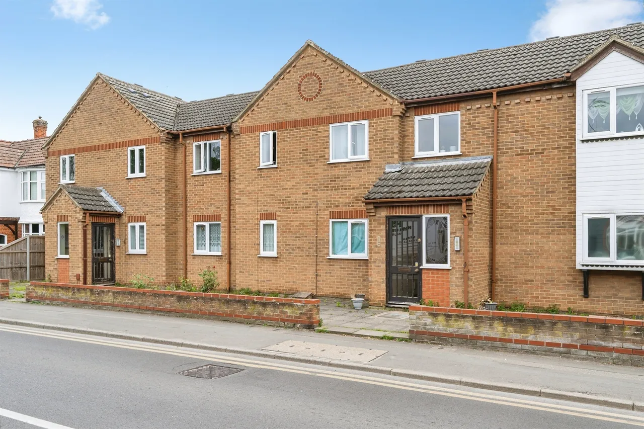 2 bed flat for sale — Mortons Court, March