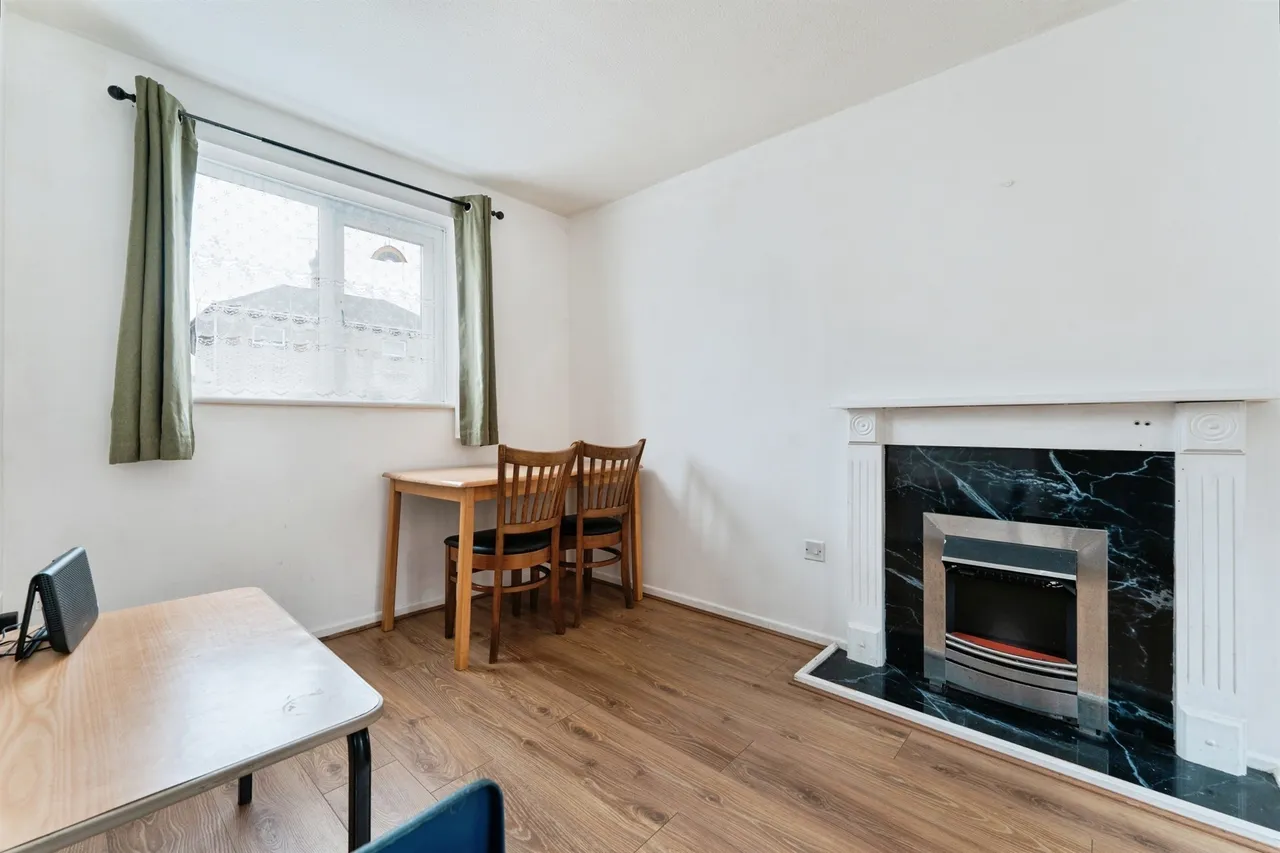 Mortons Court, March, photo 5