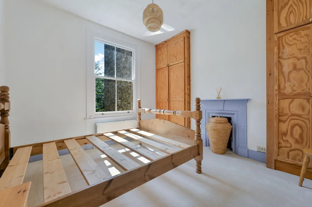 Chiswick Common Road, London, W4, photo 14
