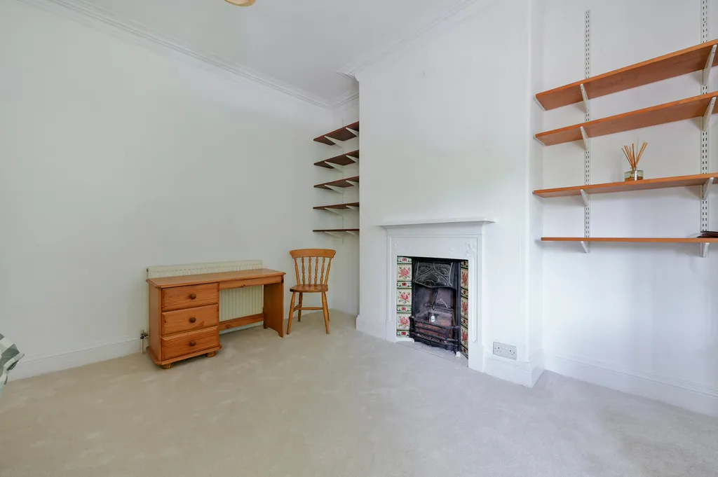 Chiswick Common Road, London, W4, photo 6