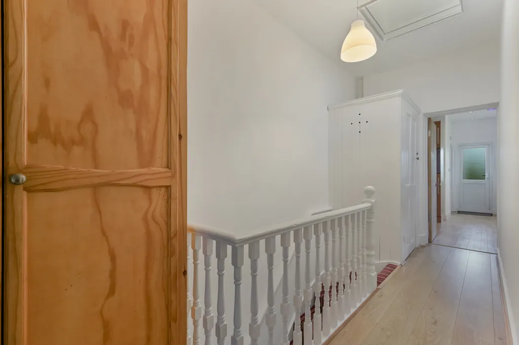 Chiswick Common Road, London, W4, photo 11