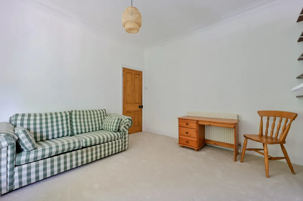 Chiswick Common Road, London, W4, photo 5