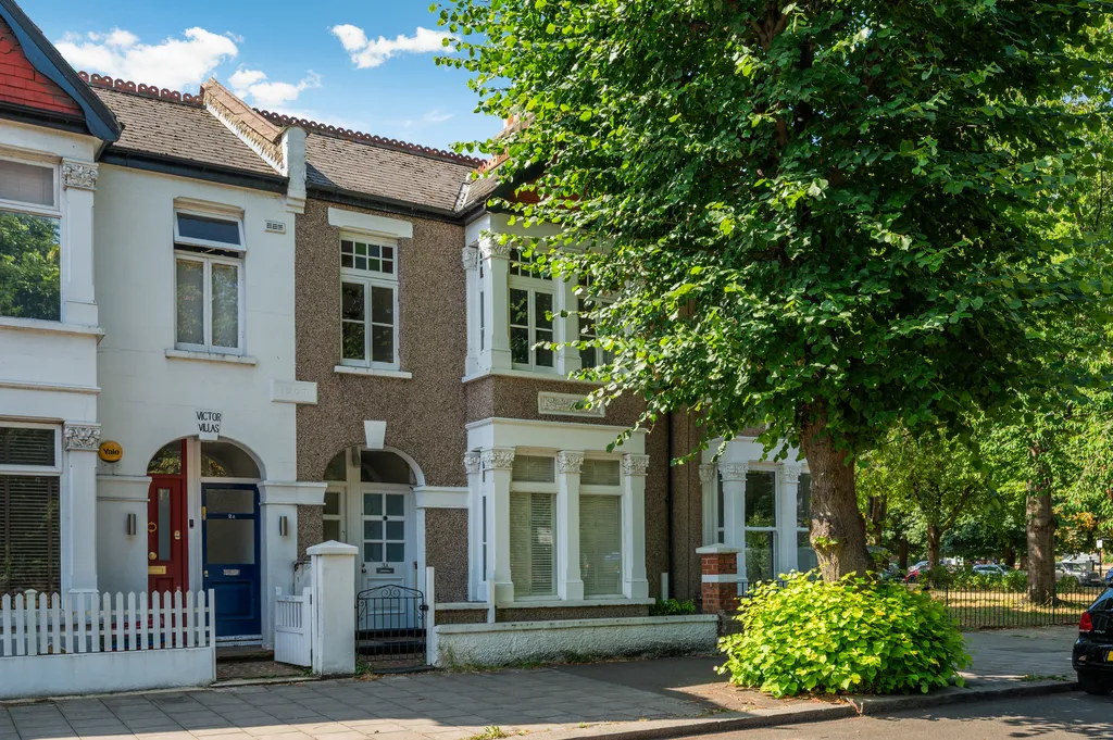 Chiswick Common Road, London, W4, photo 15