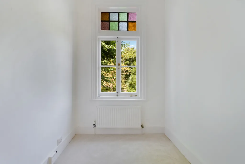 Chiswick Common Road, London, W4, photo 10