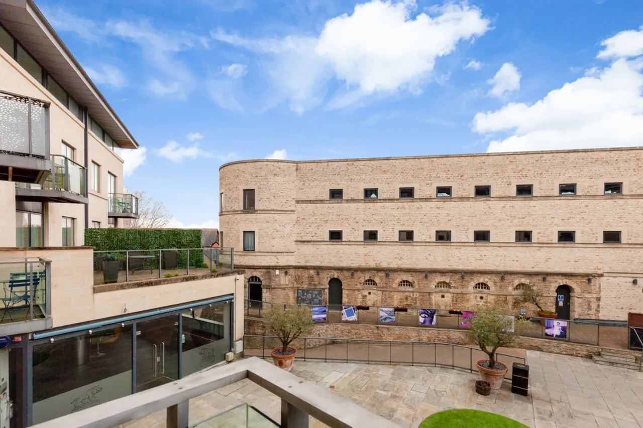 1 bed flat to rent — Oxford Castle, New Road