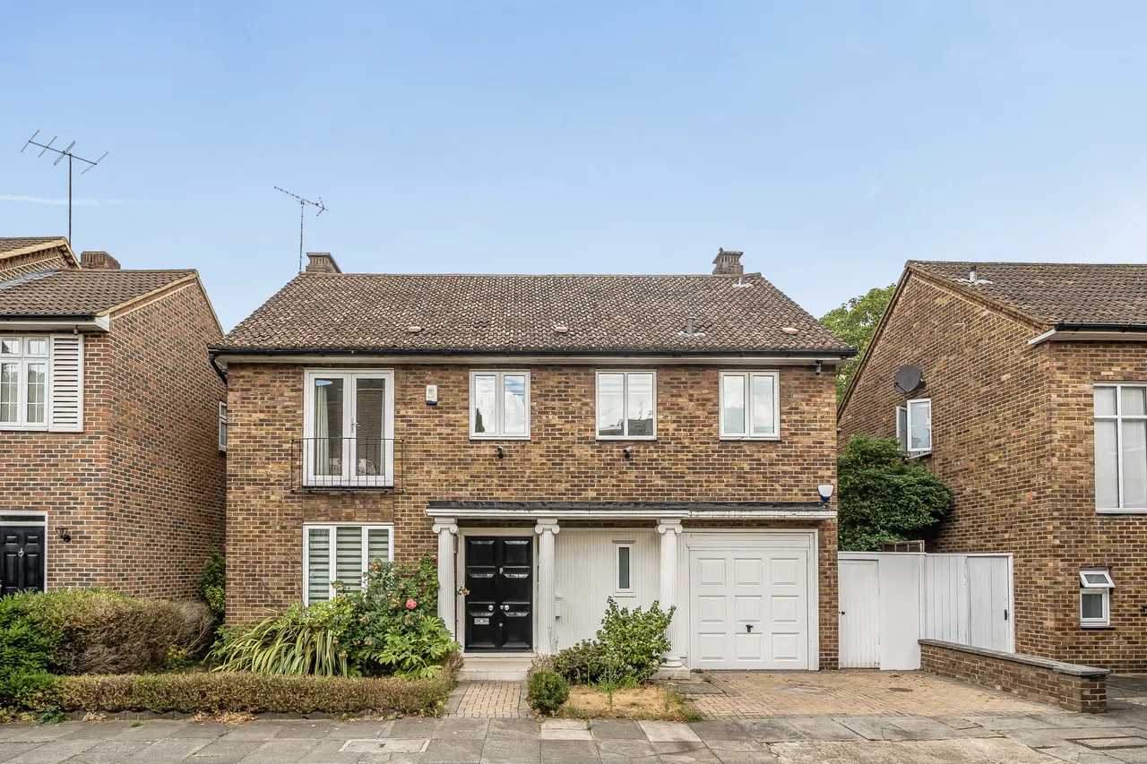 5 bed house to rent — 17 Middle Field, London