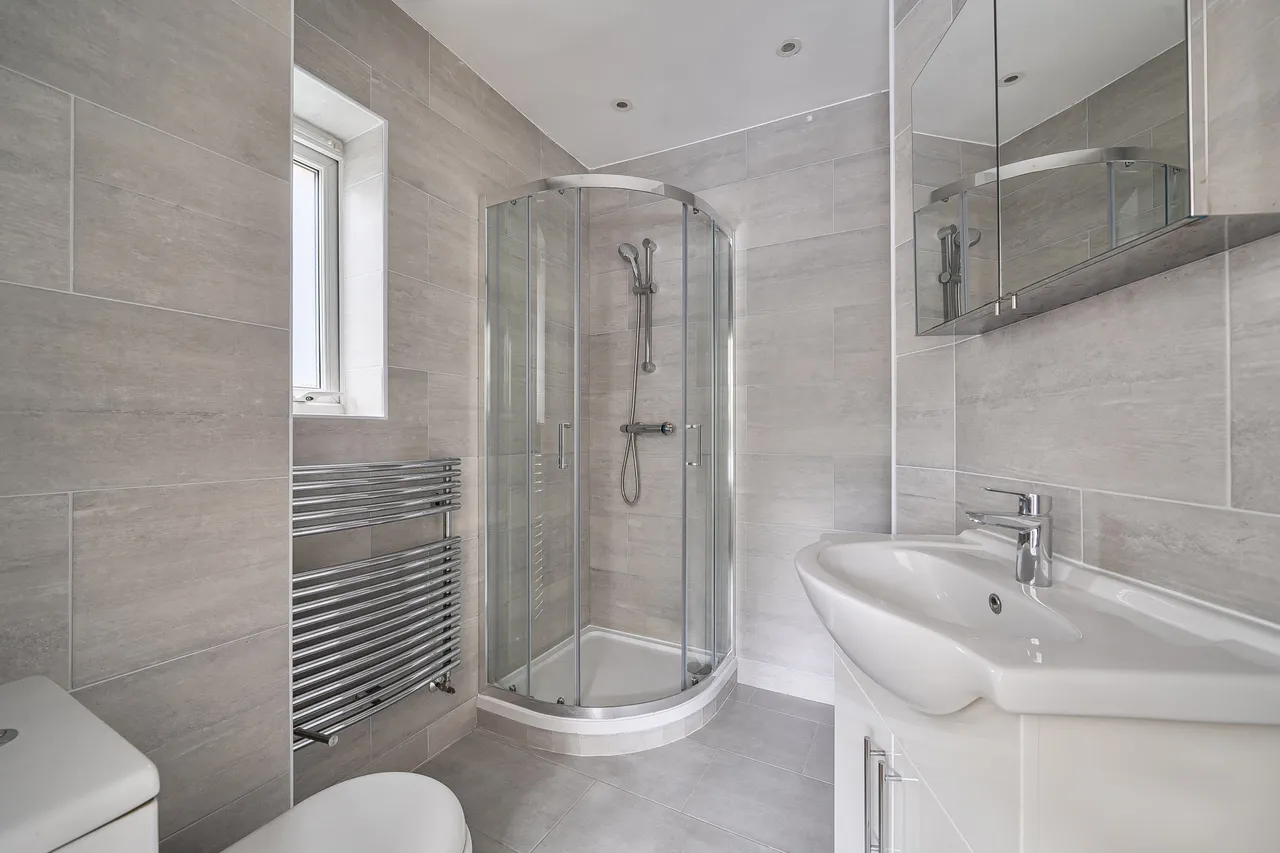 17 Middle Field, London, photo 12