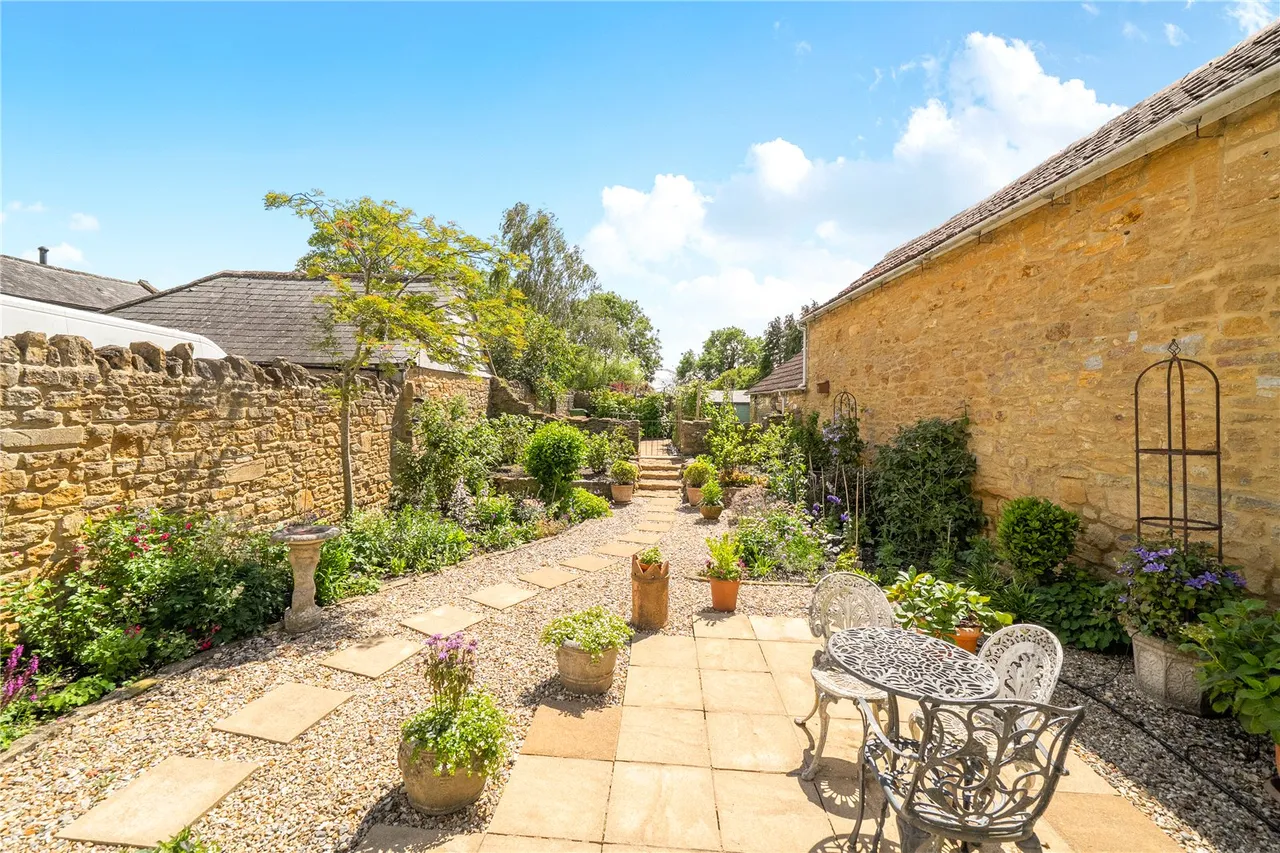 East Street, Martock, Somerset, TA12 6NG, photo 3