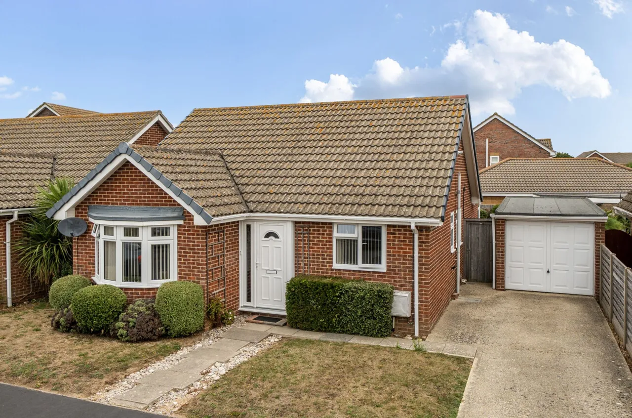 2 bed property for sale, Oxford Close, West Wittering, PO20
