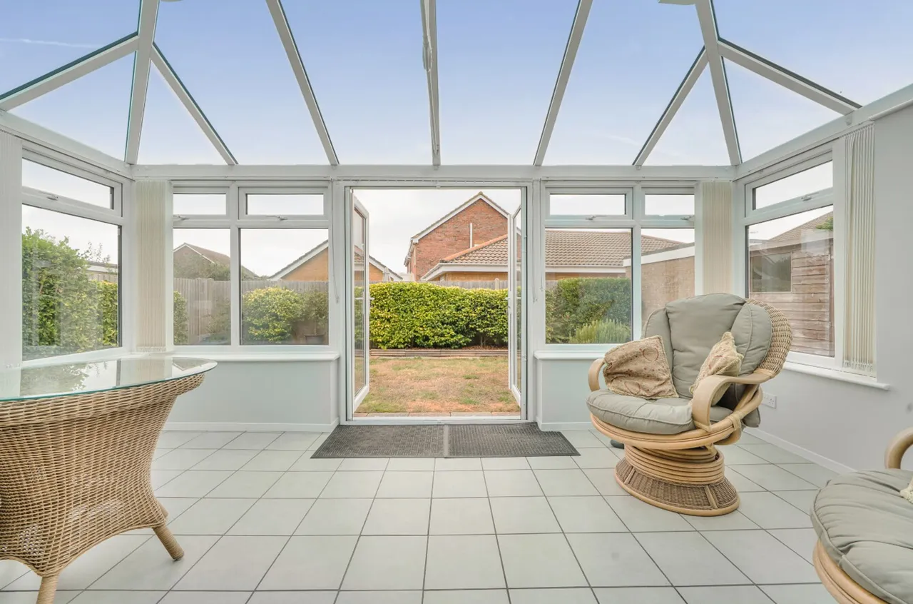 Oxford Close, West Wittering, PO20, photo 2