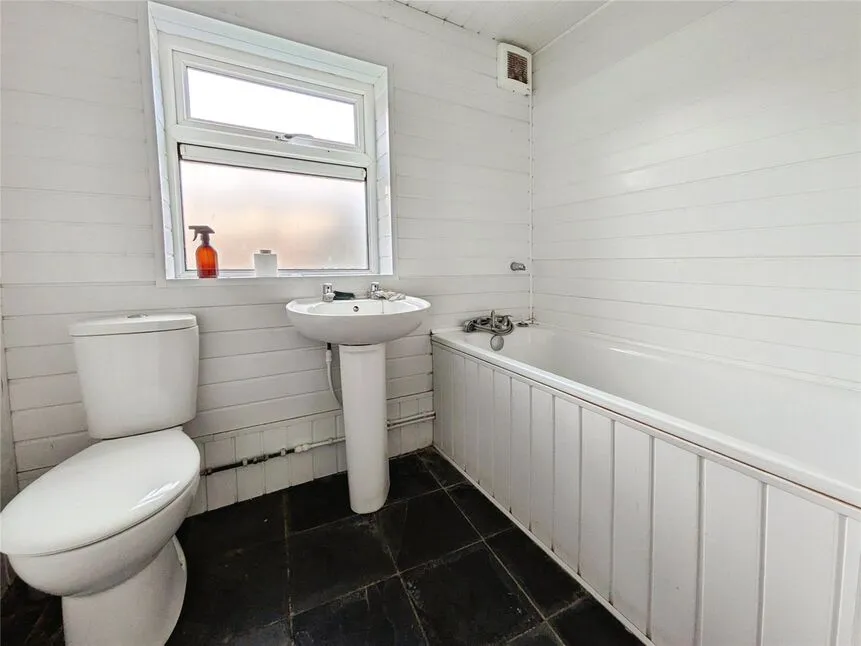 North Road, Queenborough, Kent, ME11, photo 5