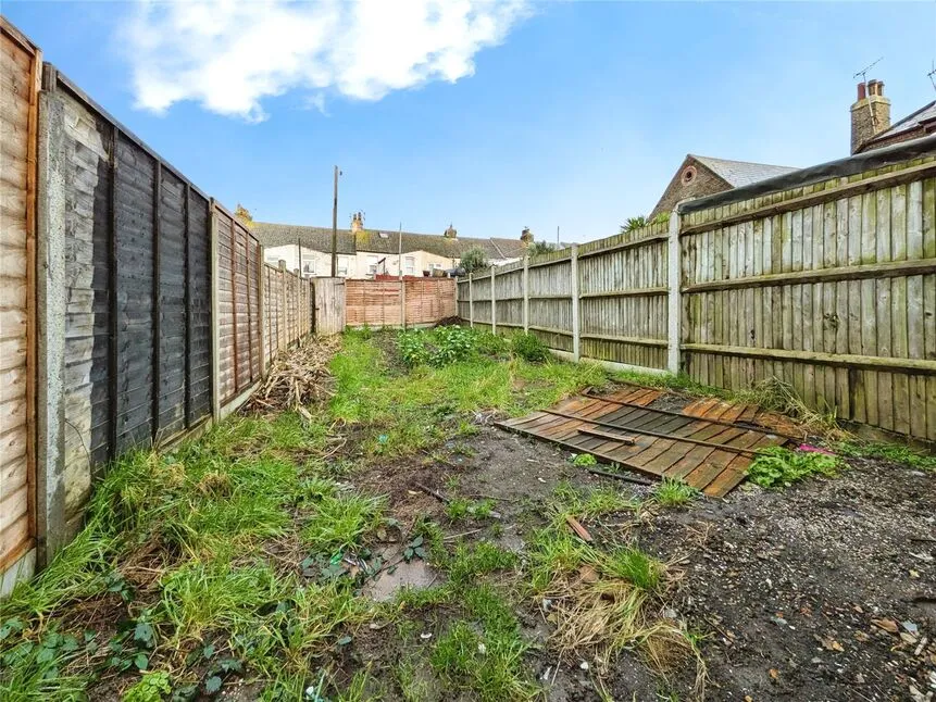 North Road, Queenborough, Kent, ME11, photo 6