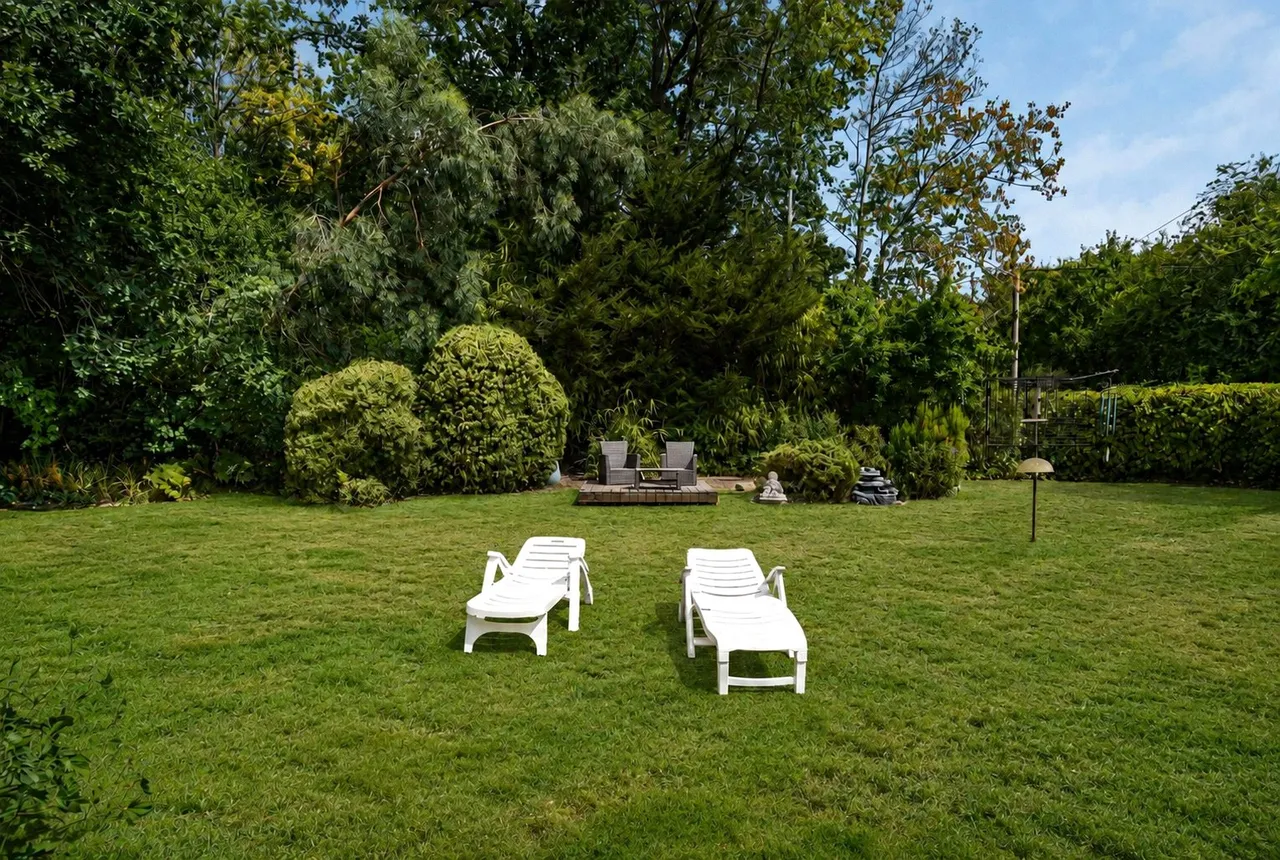 Elm Corner, Ockham, GU23, photo 13