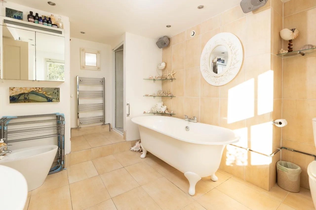 Detached home with incredible river views, Malpas, photo 21