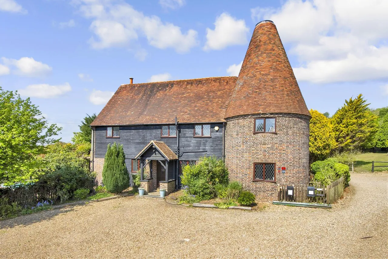 4 bed house for sale, South Farm Lane, Langton Green, TN3