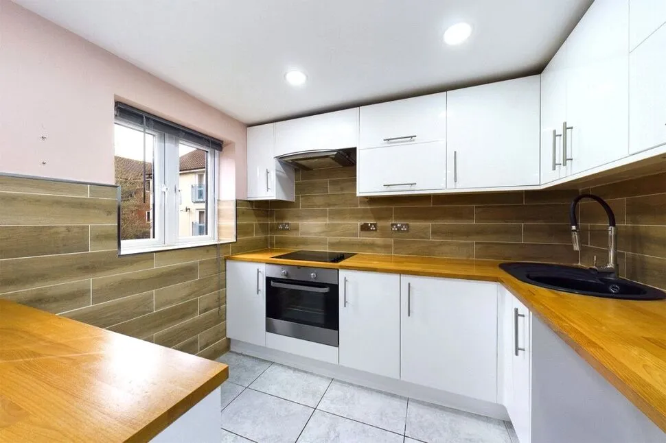 Mandeville Court, Chingford, London, E4, photo 6
