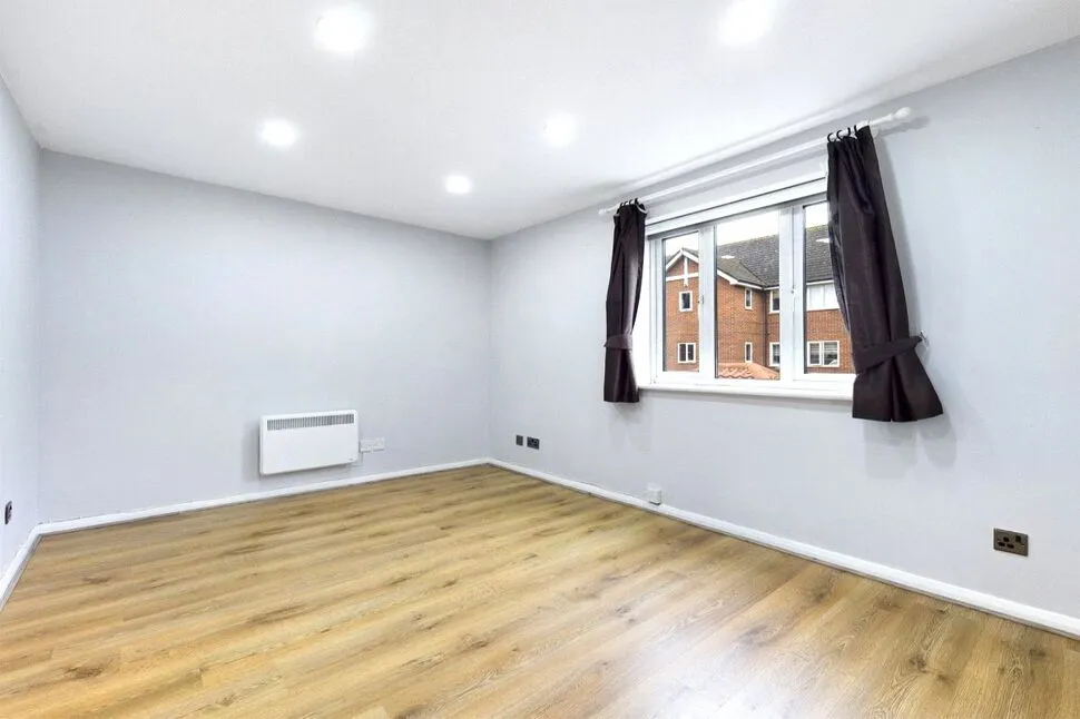 Mandeville Court, Chingford, London, E4, photo 2
