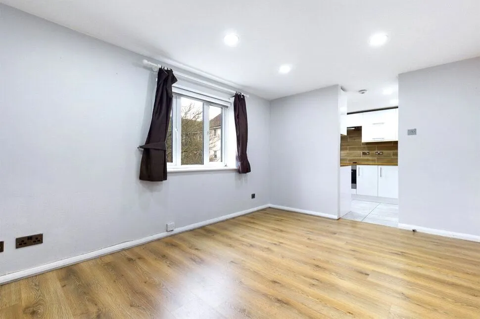 Mandeville Court, Chingford, London, E4, photo 3