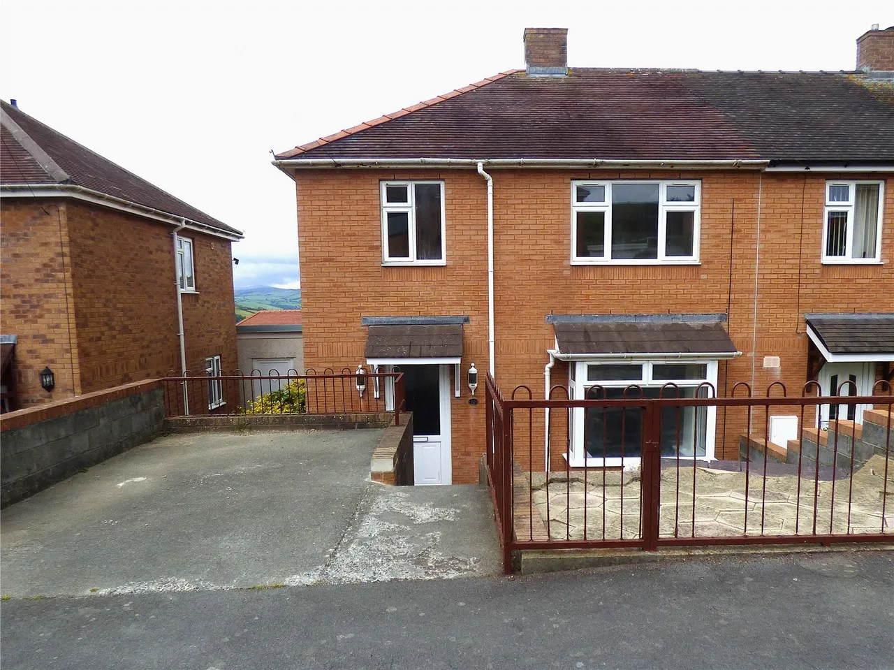3 bed house for sale, Heol Y Garth, Penparcau, SY23
