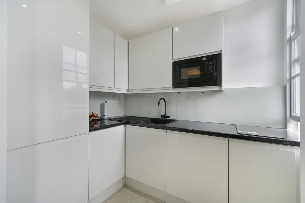 Queensway, London, W2, photo 2