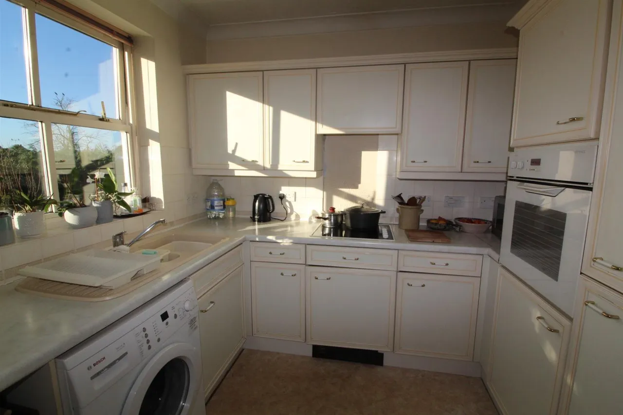 The Lodge, Englefield Green, Surrey, TW20 0DN, photo 5