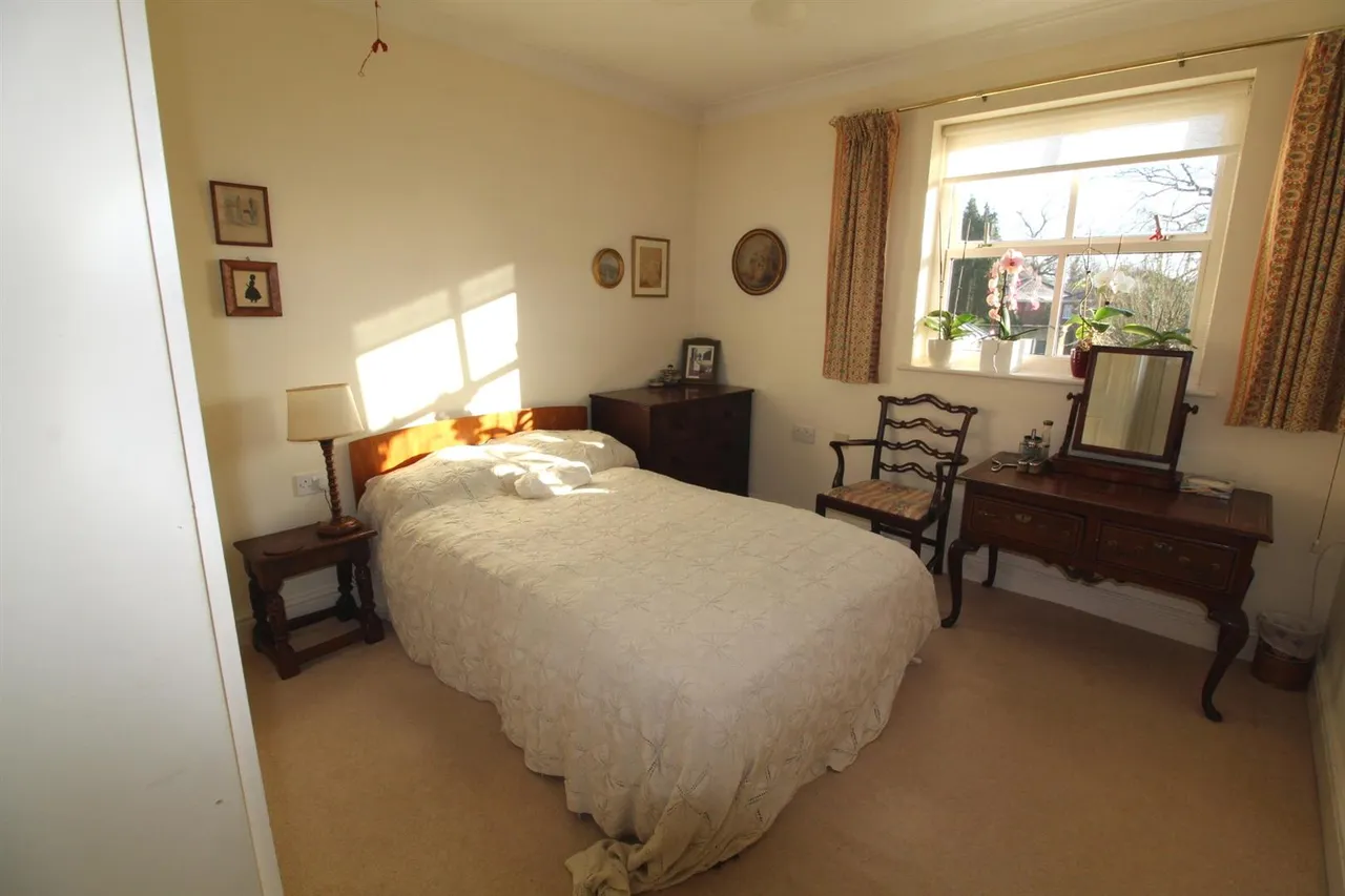 The Lodge, Englefield Green, Surrey, TW20 0DN, photo 6