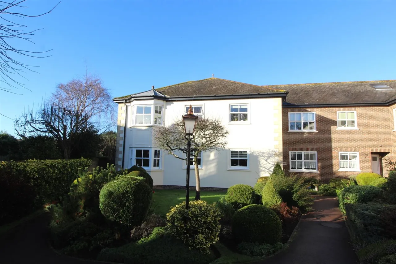 The Lodge, Englefield Green, Surrey, TW20 0DN, photo 13