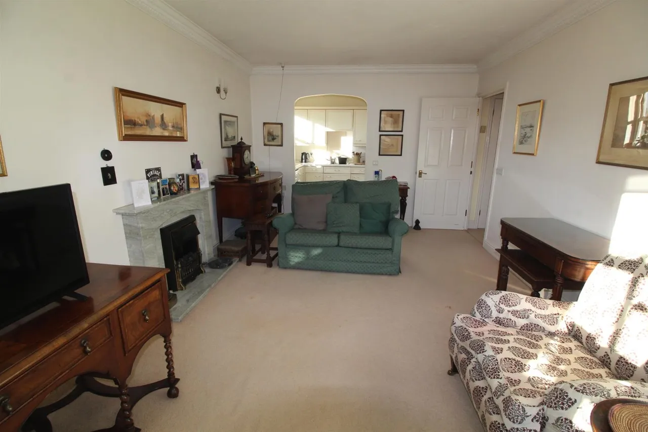 The Lodge, Englefield Green, Surrey, TW20 0DN, photo 4