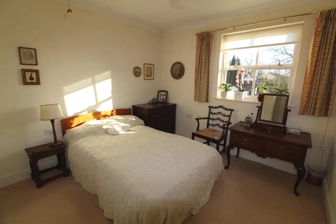The Lodge, Englefield Green, Surrey, TW20 0DN, photo 8