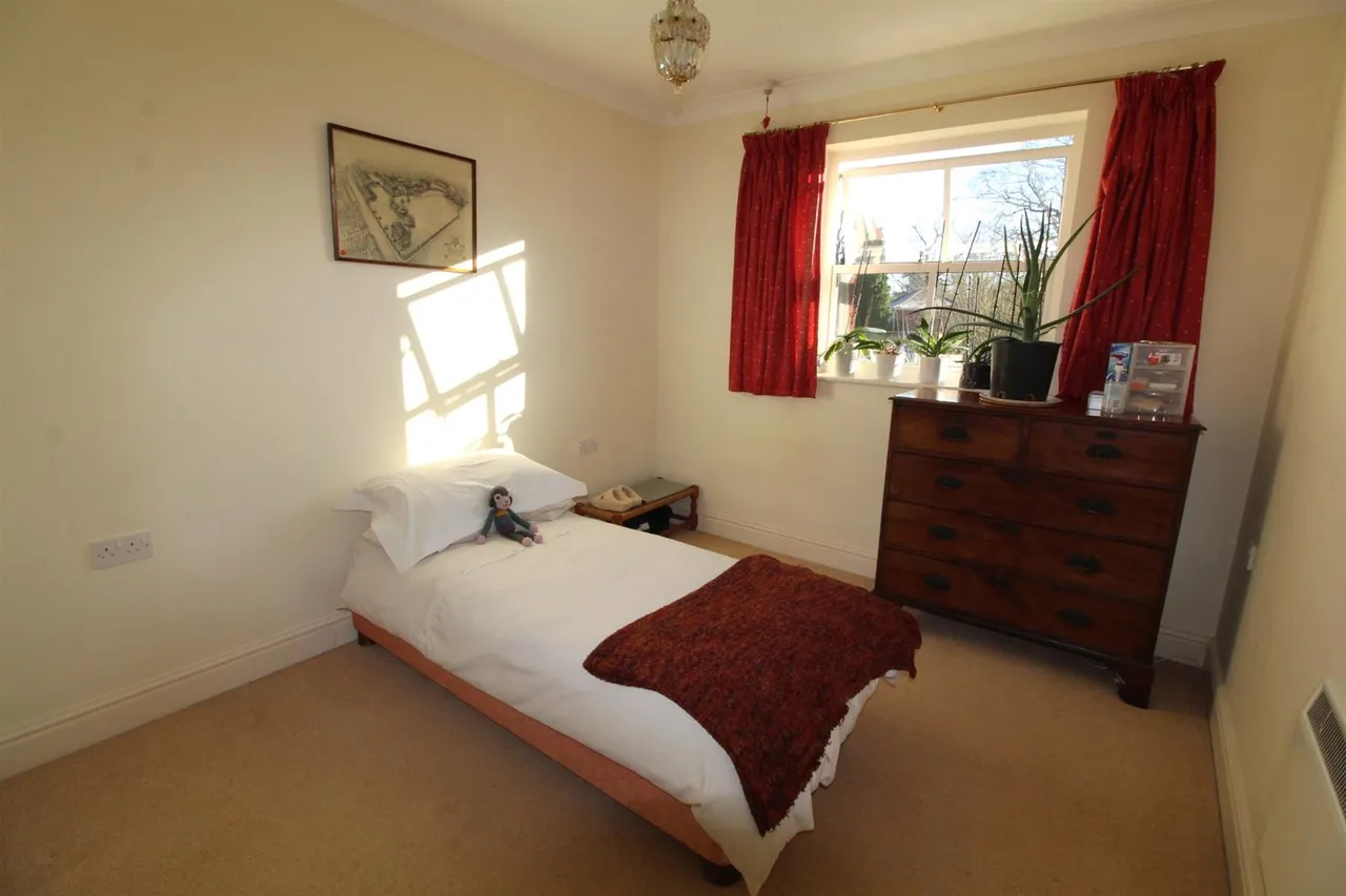 The Lodge, Englefield Green, Surrey, TW20 0DN, photo 9