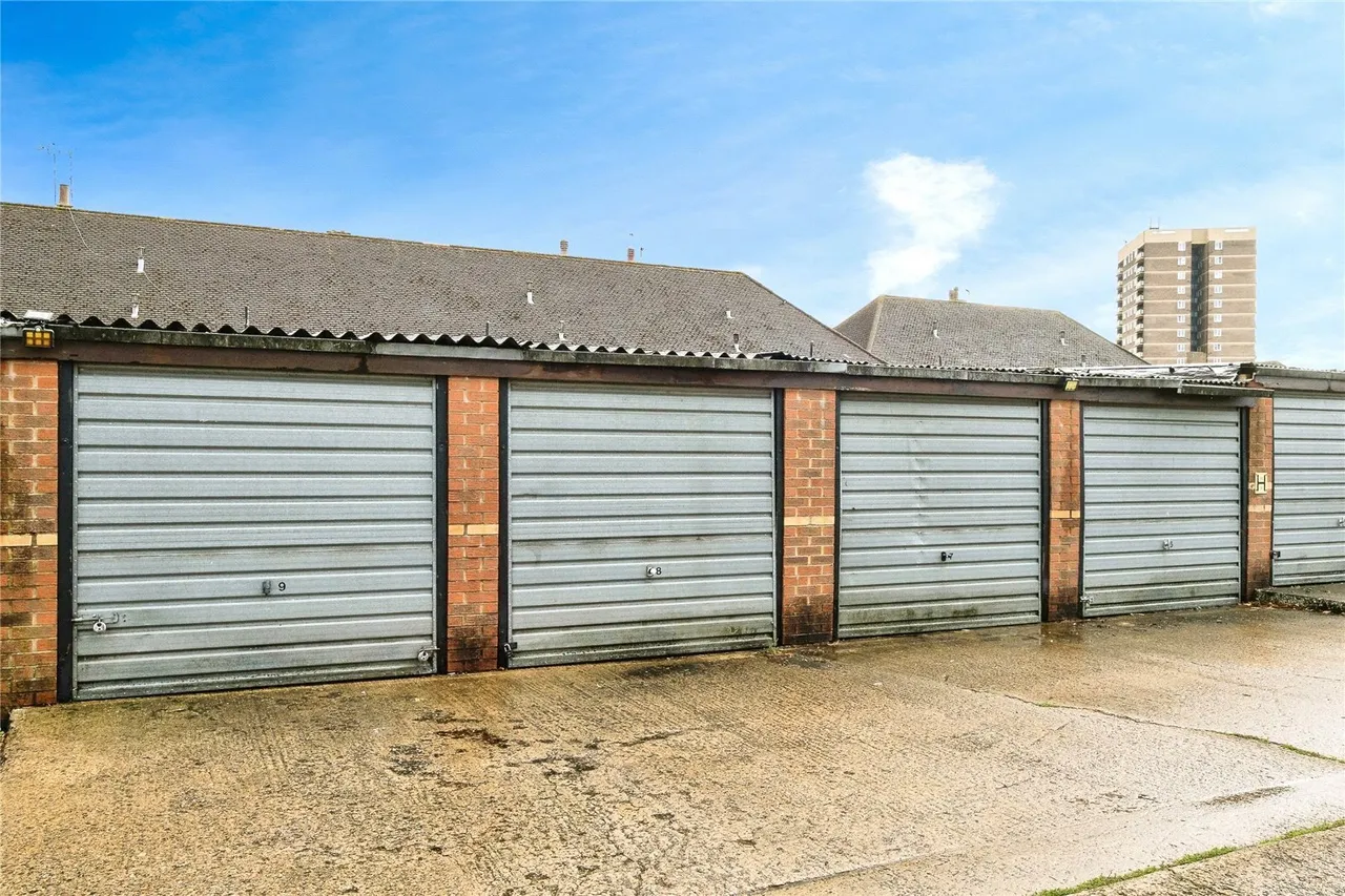 Dalestone Mews, Romford, RM3, photo 15