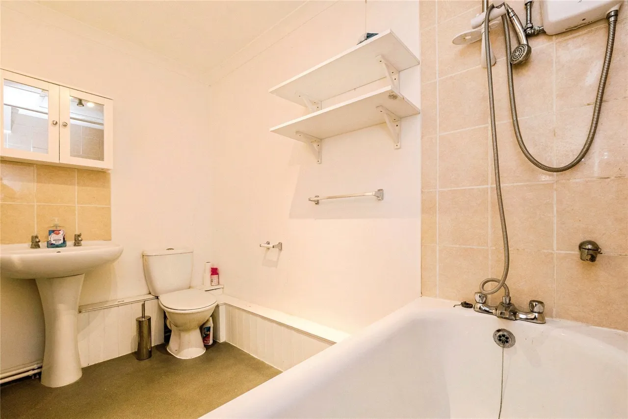Dalestone Mews, Romford, RM3, photo 13