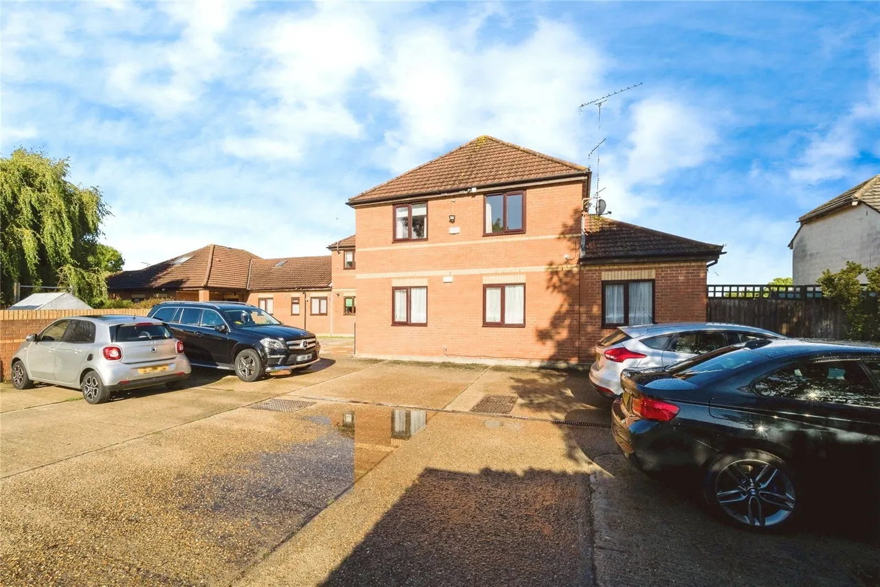 Dalestone Mews, Romford, RM3, photo 16