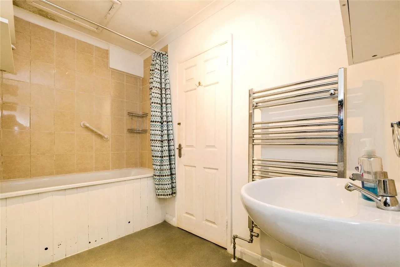 Dalestone Mews, Romford, RM3, photo 14