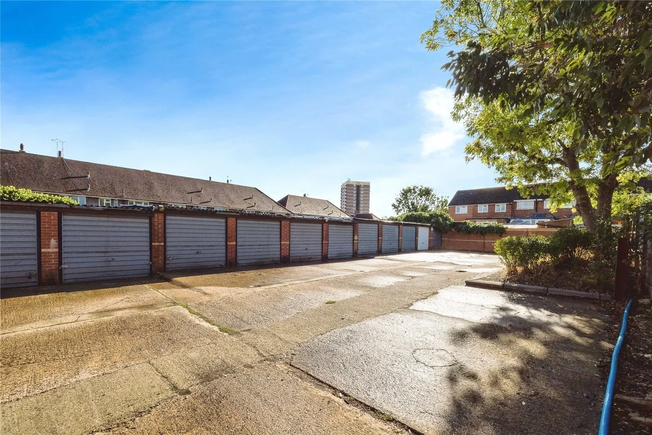 Dalestone Mews, Romford, RM3, photo 17
